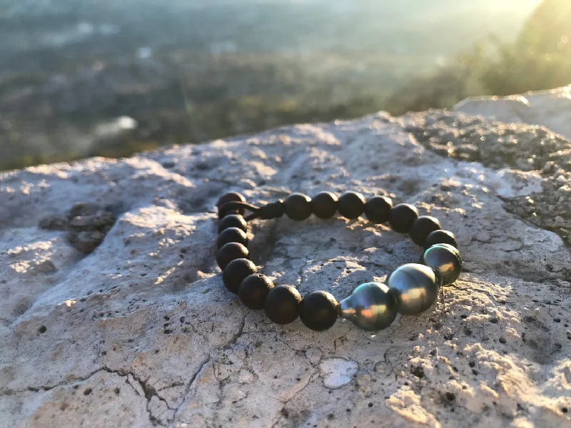 chic silver bangle bracelet with birthstone-Bracelet perles de Tahiti et perles bois de santal cuir australien